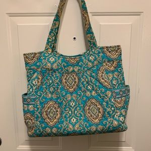Priced to sell! Vera Bradley Shoulder Tote